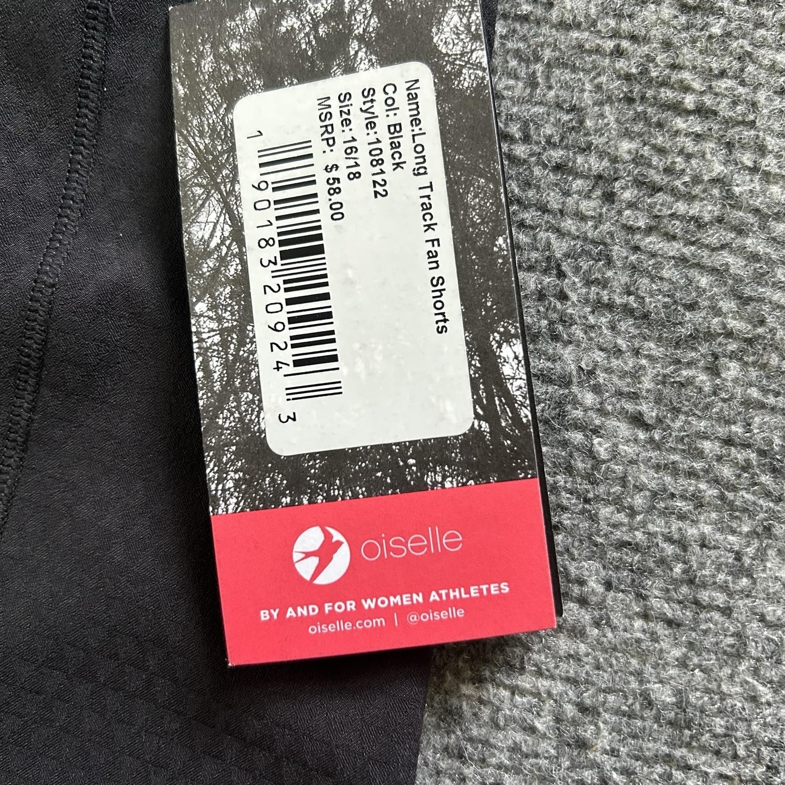 Oiselle Shorts Womens 16/18 Black Long Track Fan Running Athletic 4.5 Inseam — image 4 of 8